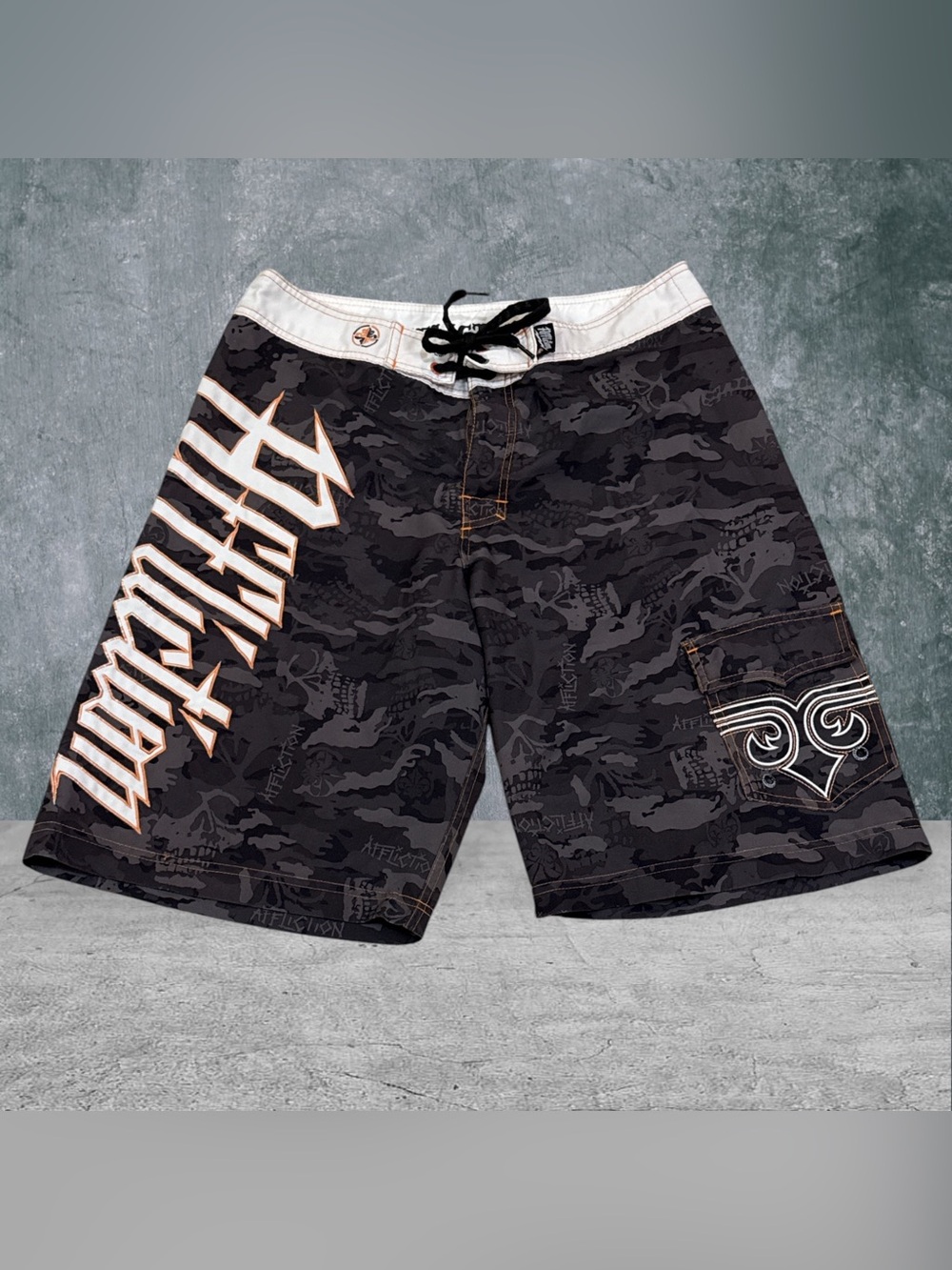 Mens Affliction Black And Gray Camo Board Shorts With Skulls Size 32